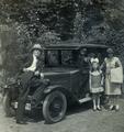 Familie mit Fuhrpark - Ende der 20er Jahre